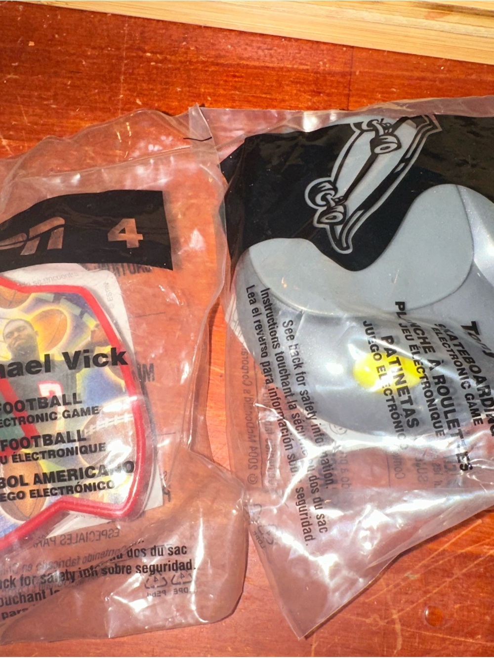 VTG 2004 handheld bundle Michael Vick Football & Grey Tony Skateboard Toy NEW
